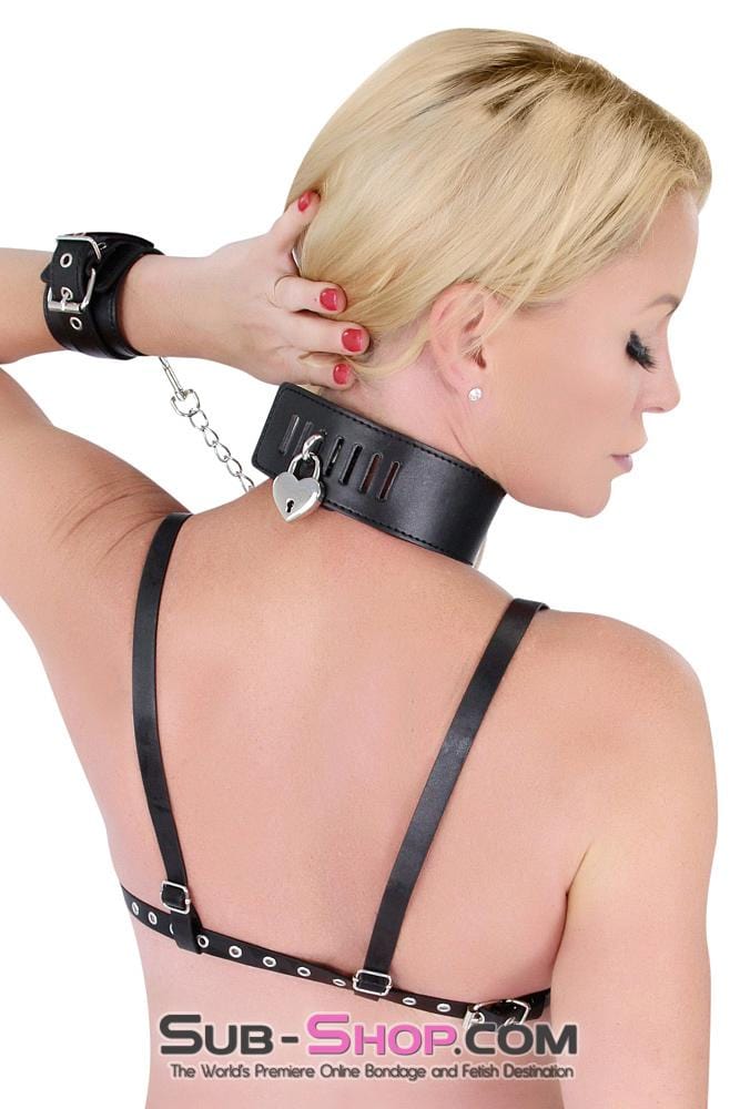 Bondage Set 1507M      Locking Collar with Detachable Chained Wrist Cuffs Set