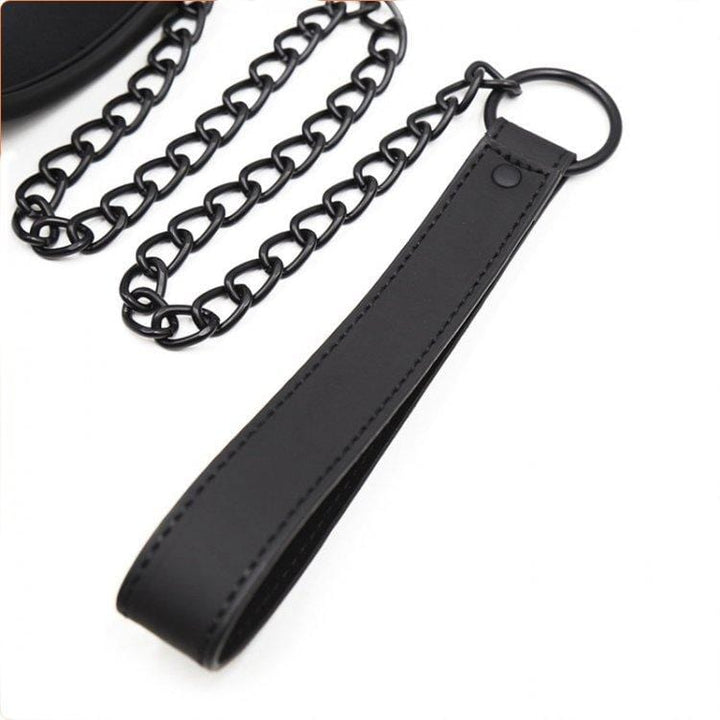 Collar 1717MQ      Film Noir Blackout Lined Bondage Collar with Leash Set