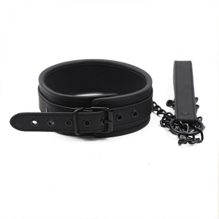 Collar 1717MQ      Film Noir Blackout Lined Bondage Collar with Leash Set