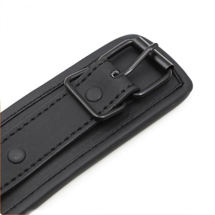 Collar 1717MQ      Film Noir Blackout Lined Bondage Collar with Leash Set