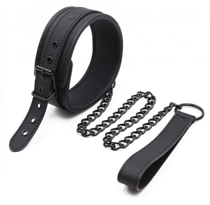 Collar 1717MQ      Film Noir Blackout Lined Bondage Collar with Leash Set